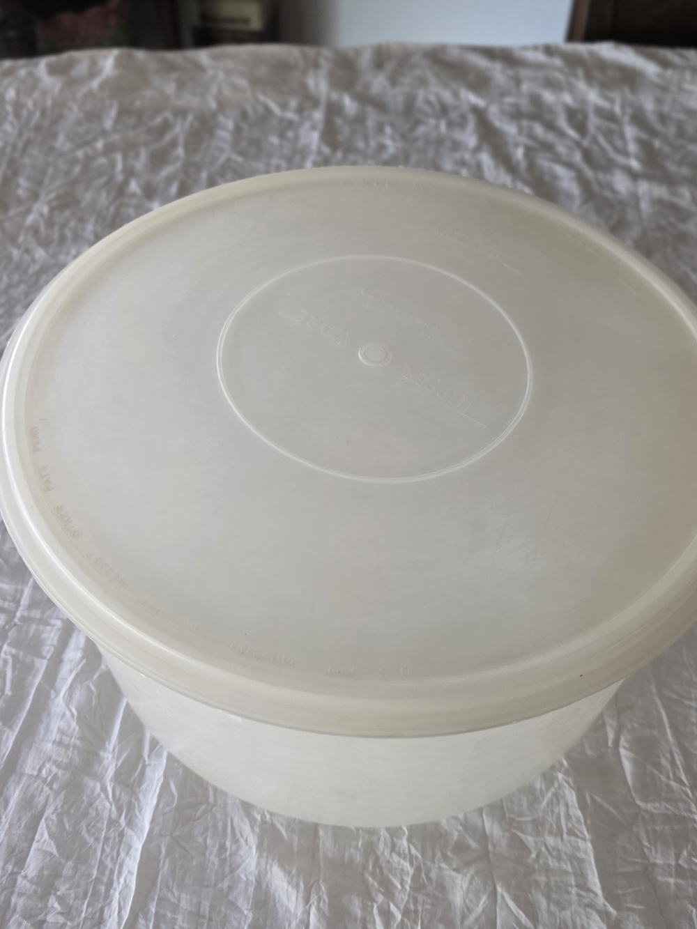 Vintage Tupperware 13 3/4" X 6" Lidded Round Storage Container.